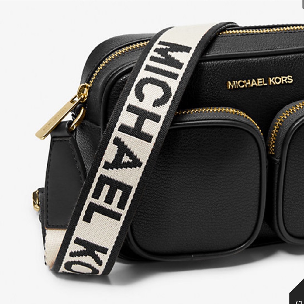 Michael Kors Jet Set Md Leather Crossbody Bag with Case Apple Airpods Pro®
Black - Picture 3 of 16